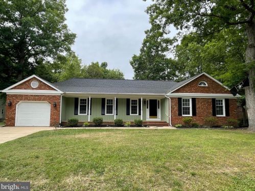10 Sanford Cir, Fredericksburg, VA 22407-1658