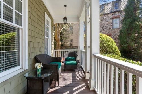 3 Conifer Cir, Atlanta, GA 30342-4303
