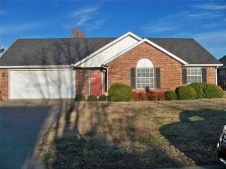 121 Center Dr, Lowell, AR 72745-9656