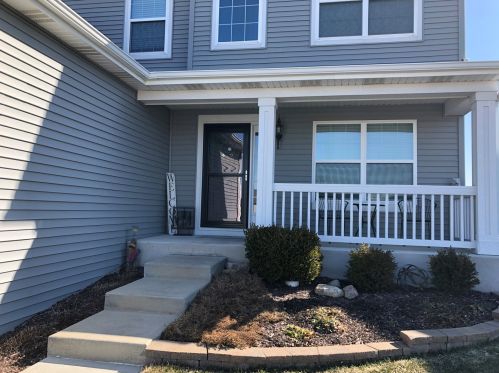 111 Reston Ln, Gilberts, IL 60136-8016