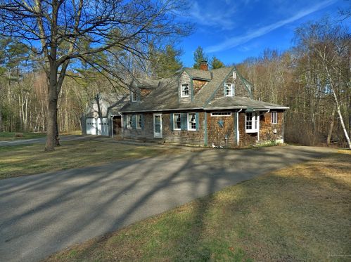 35 Bog Rd, York, ME 03909-5739