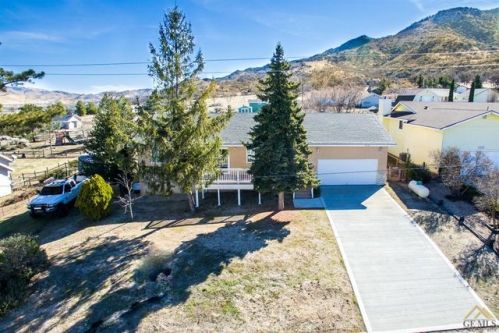 18080 Bowie St, Tehachapi, CA 93561-5313
