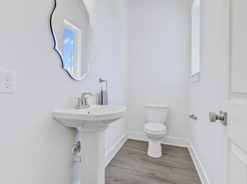 713 Baywood Dr, Taylor Lake Village TX exterior