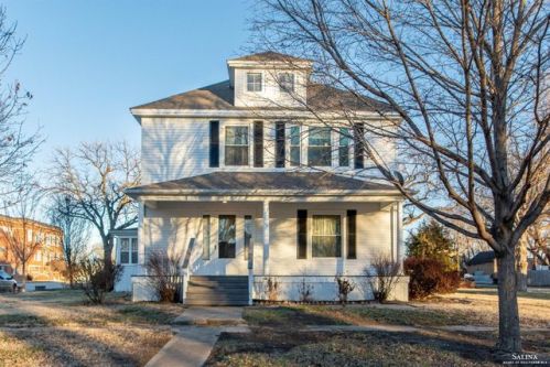 133 Highland Ave, Mentor, KS 67416-8908