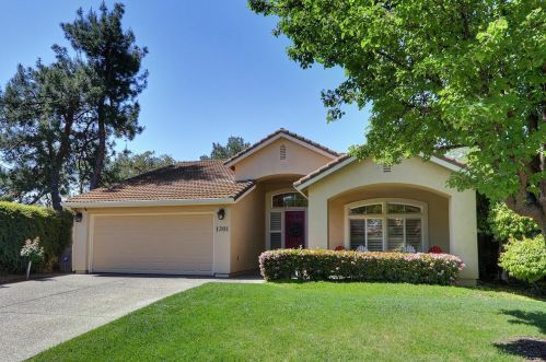 1301 Arena Dr, Davis, CA 95618-6726