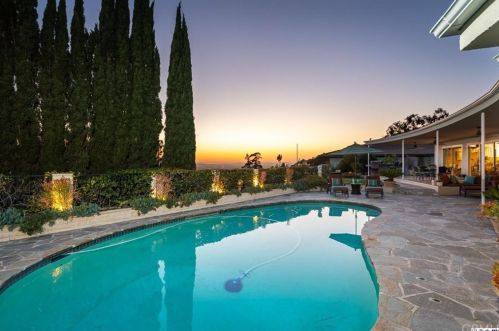 1629 Heather Ridge Dr, Glendale CA  91207-1035 exterior