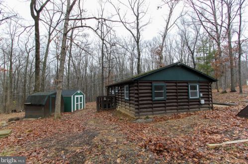 560 Shenandoah River Dr, Harpers Ferry WV  25425-5021 exterior