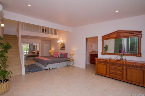 6857 Niumalu Loop, Honolulu HI  96825-1646 exterior
