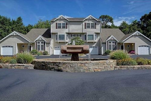14 Fountain Dr, Westerly, RI 02891-3037