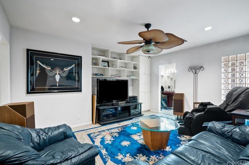 6704 Mammoth Ave, Van Nuys, CA 91405-4814