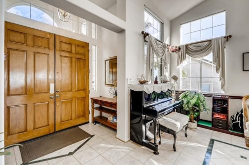 3848 Sky View Ln, Glendale, CA 91214-1000