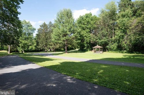 11016 Hickory School Rd, Williamsport, MD 21795-3124