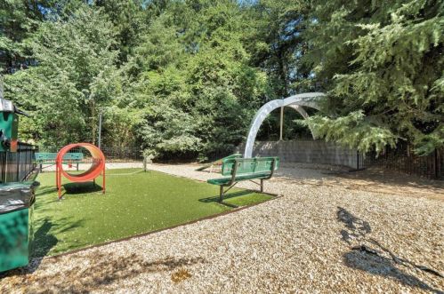 799 Hammond Dr, Atlanta GA  30328-6114 exterior