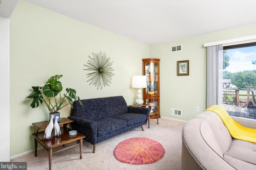 42 Topaz Ln, Trenton NJ exterior