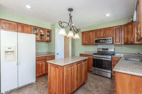 33 Camelot Dr, Upper Stepney CT  06468-2004 exterior