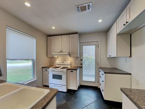 4033 Curzon Ave, Fort Worth TX  76107-5507 exterior