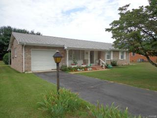 130 Southgate Dr, Elizabethton, TN 37643-6166