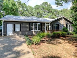 512 Wood Crest Ct, Holly Springs, GA 30189-2445