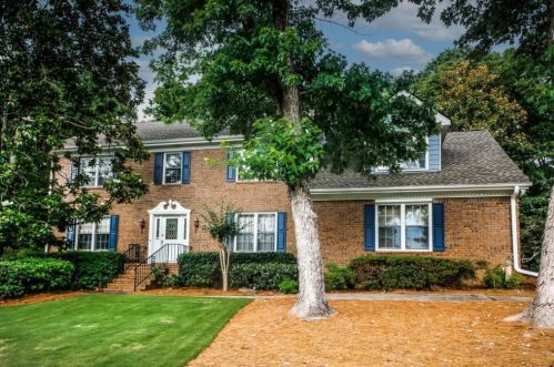 2598 Kinnett Ct, Lilburn, GA 30047-5742
