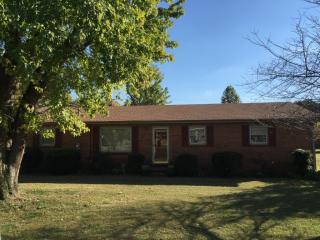 1001 Henley St, Decherd, TN 37324-3833