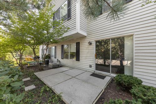 349 Coventry Ct, Willowbrook IL  60514-3302 exterior
