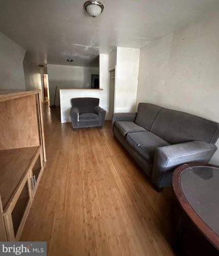 4939 C St, Philadelphia, PA 19120-4310