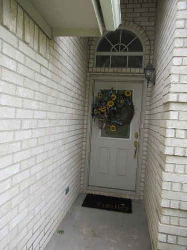 904 Robin Dr, Fort Worth TX  76179-6348 exterior