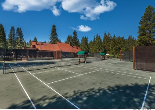 240 Laura Knight, Truckee CA  exterior