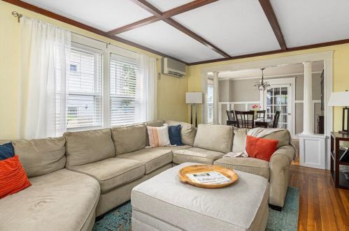 30 Benedict Rd, Warwick, RI 02888-2802