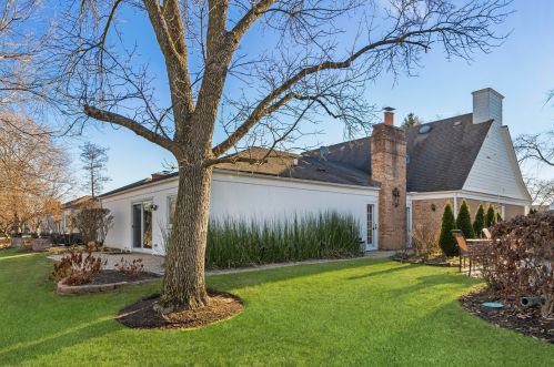 122 Rivershire Ln, Half Day, IL 60069-3803