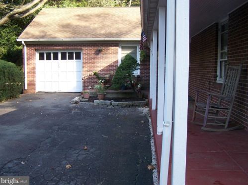 820 Riv Rd, Trenton NJ 08628-2611 exterior