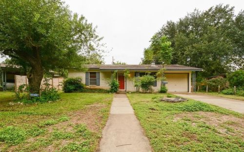 1703 Crown Dr, Austin TX  78745-1708 exterior