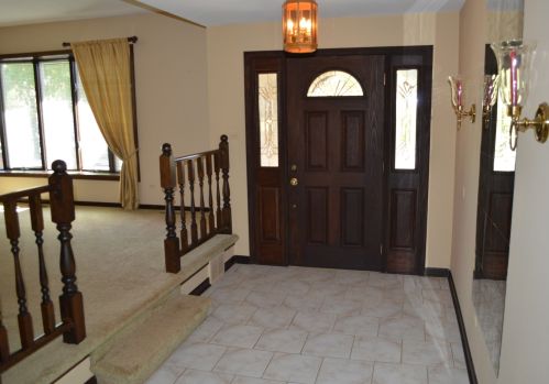 15420 Linden Dr, Oak Forest, IL 60452-1523