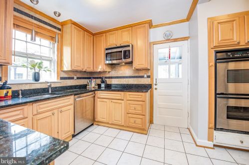 9408 Colesville Rd, Silver Spring MD 20901-4820 exterior