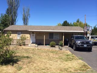 2012 Castle Ave, Roseburg OR  97471-4525 exterior