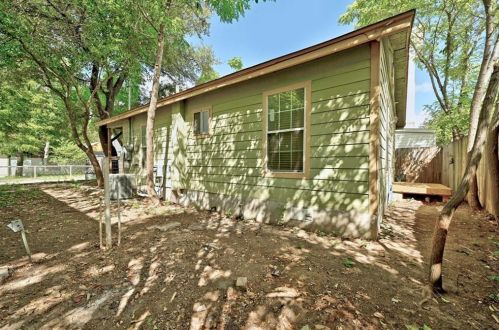 1309 Alamo St, Austin TX  78702-2224 exterior