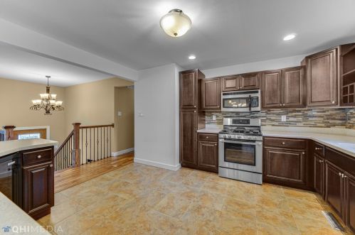 1104 Maxwell St, Crown Point, IN 46307-8472