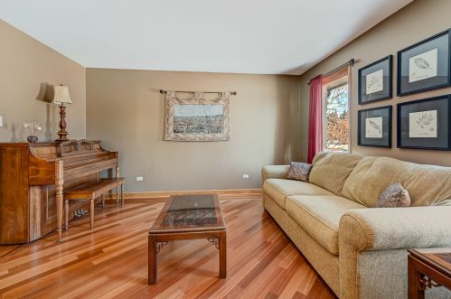 8300 County Line Rd, Willowbrook IL  60527-5719 exterior