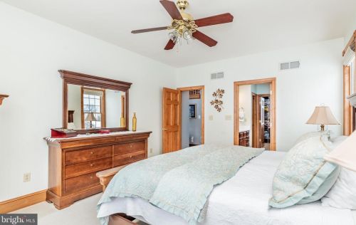 5 Linden Dr, Carlisle PA 17015-6906 exterior