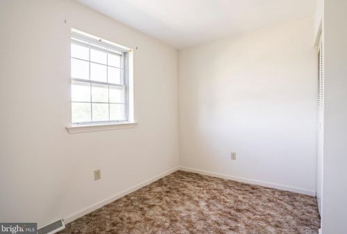 402 Coreopsis Dr, Lancaster PA  17602-1143 exterior