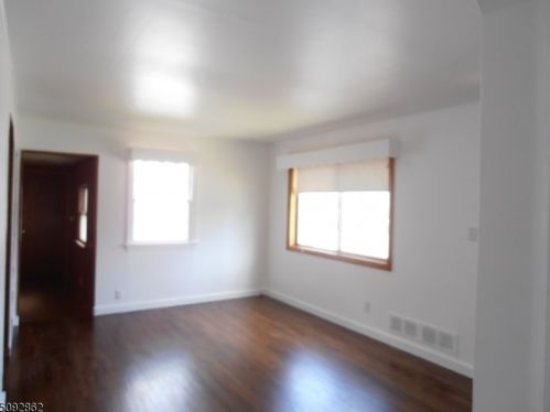 16 Reid St, South Bound Brook, NJ 08880-1375