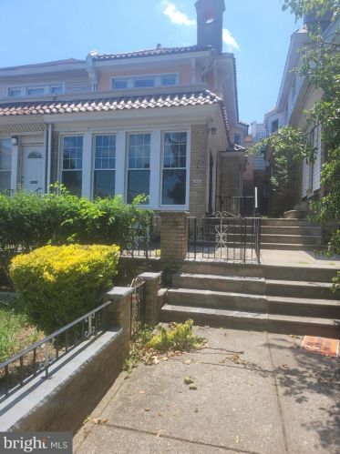 1998 52nd St, Philadelphia, PA 19131-3238