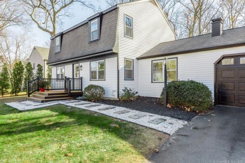 31 Parker Dr, East Lyme, CT 06333-1625