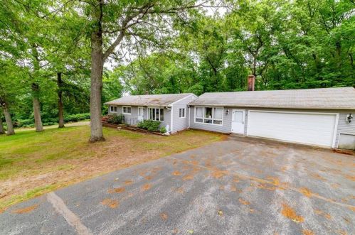 5 Everett Ct, Providence, RI 02919-2844
