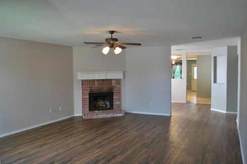 2613 Tuscan View Dr, Fort Worth TX  76131-5125 exterior