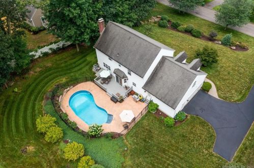 64 Pyquag Ln, Glastonbury, CT 06033-1856