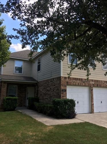 219 Hiver St, Uhland TX  78640-5495 exterior