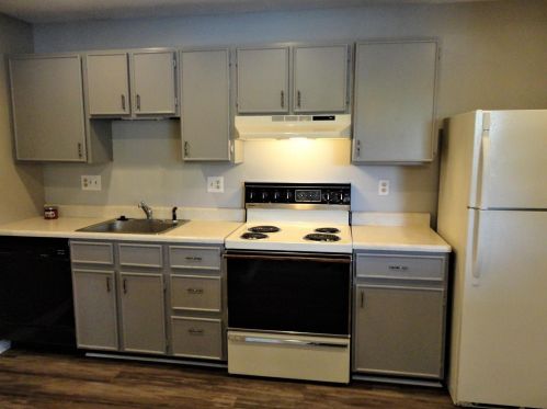 5182 Eaglesnest Dr, Cincinnati, OH 45248-8438
