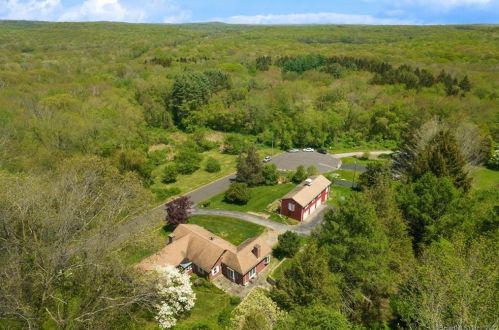 27 Old Barry Rd, Quaker Hill, CT 06375-1019