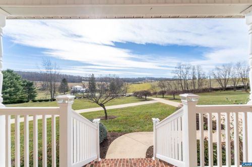 425 White Oak Gap Rd, Staunton, VA 24401-9693